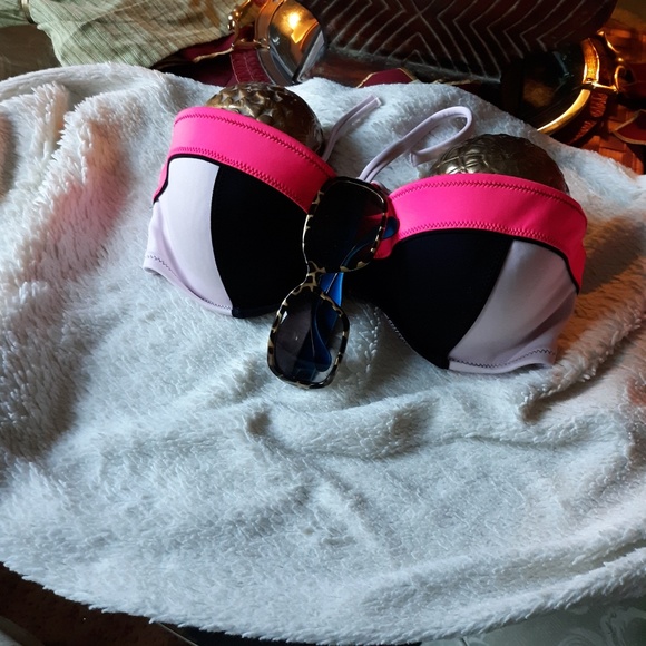 Victoria's Secret Other - Victoria's Secret bikini top size 34DD